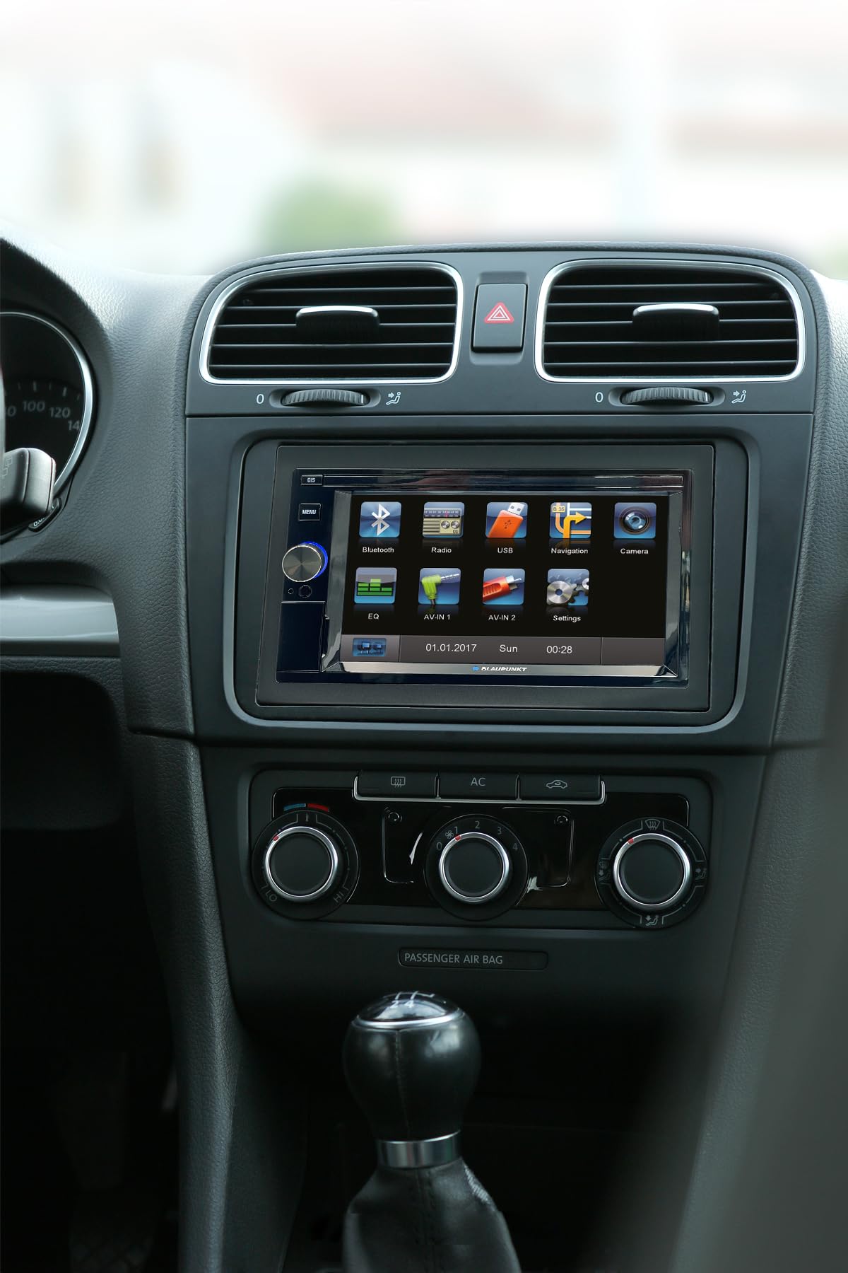 Blaupunkt Santa Cruz 370 Double DIN CD / MP3 Car Radio with Touchscreen/Bluetooth/USB/SD/iPod